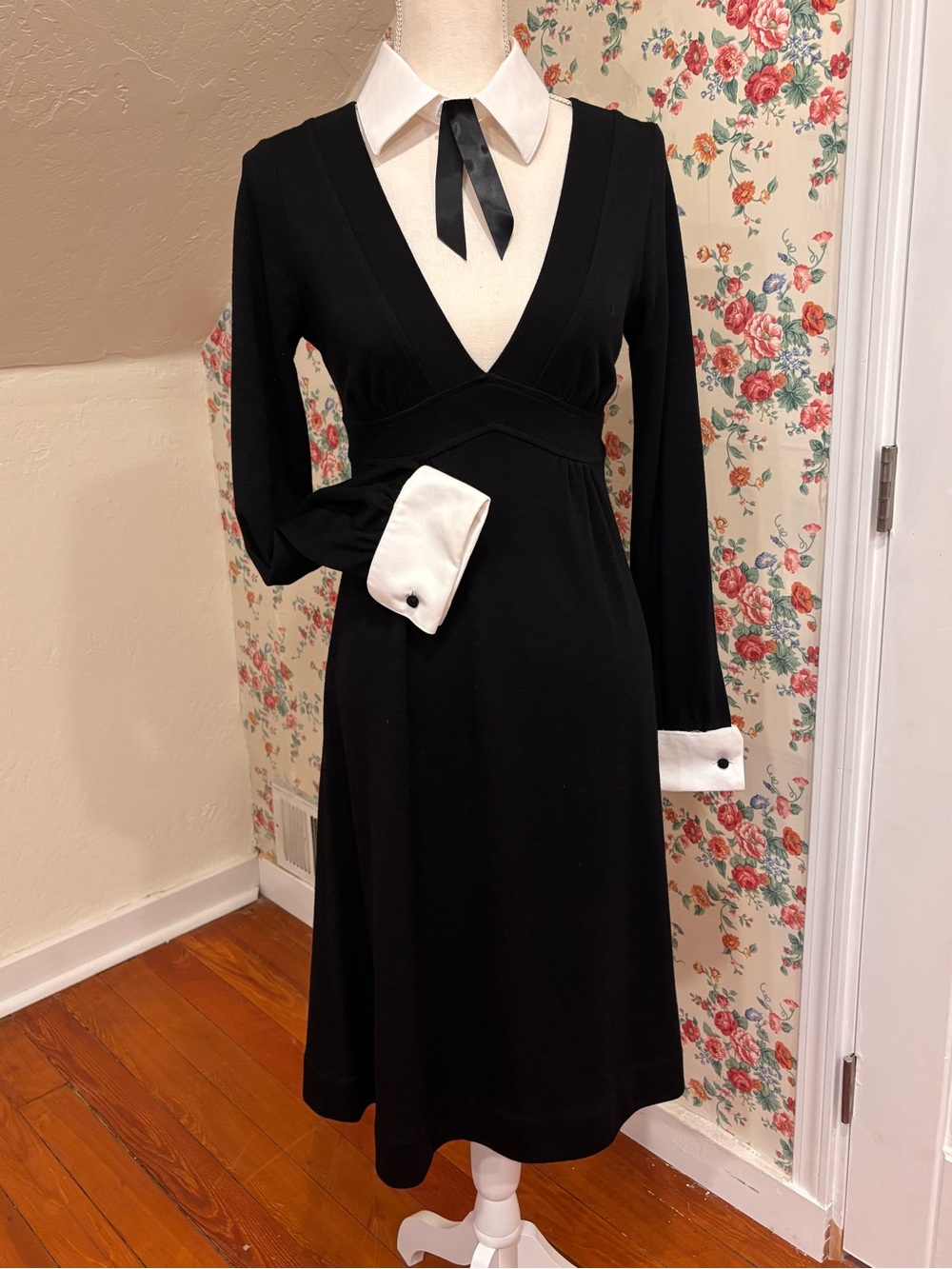 Wednesday Addams Inspired Black Dress White Collar Halloween Costume Size 6